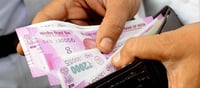 డబ్బే డబ్బు : సంపదే జీవితం పై ఆశ !